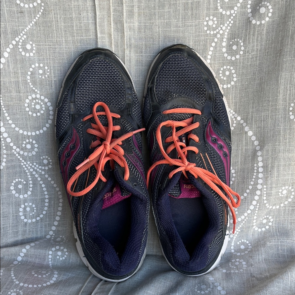 Saucony Cohesion women’s running walking shoes size 12
